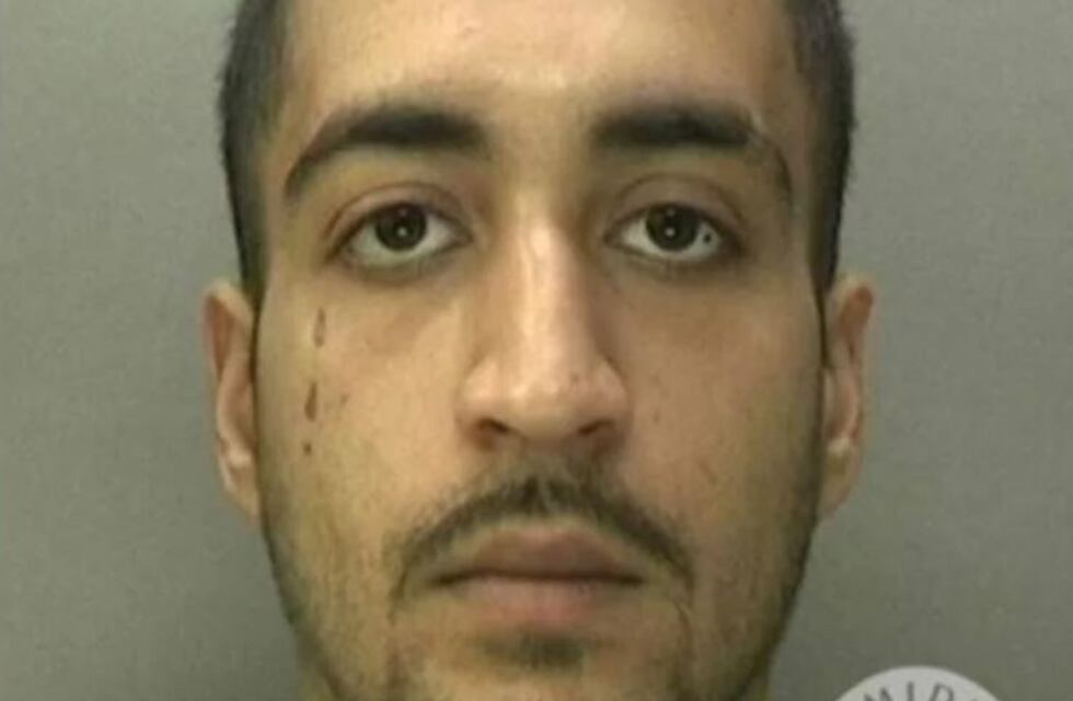 Entró a robar a una funeraria y tuvo sexo con un cadáver