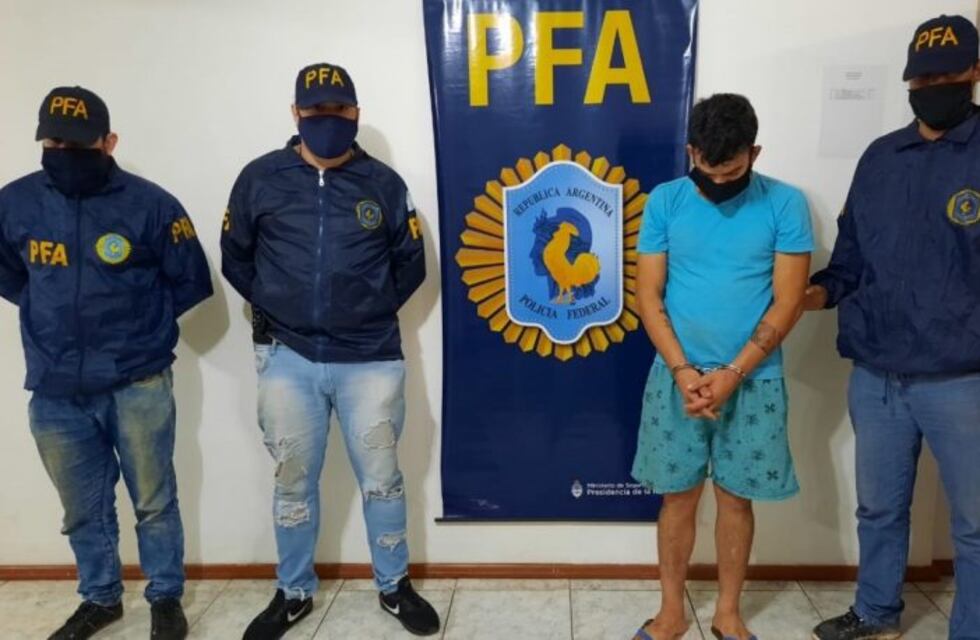 Le apuntó a los policías de la Federal que lo detuvieron por conducir imprudentemente