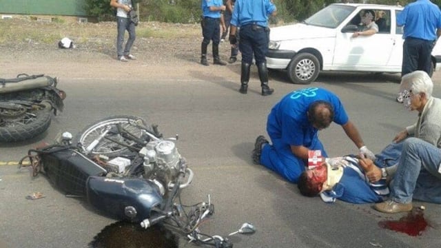 El siniestro sucediu00f3 en calle Spinelly y la vu00edctima de 68 au00f1os quedu00f3 internada .