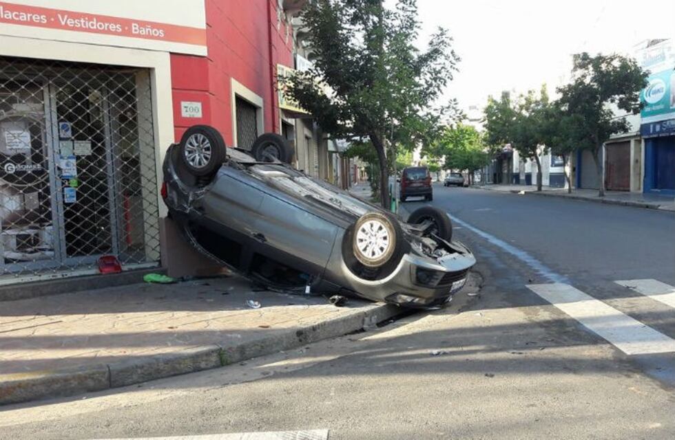 Dos accidentes impresionantes terminaron sin heridos de gravedad en Córdoba