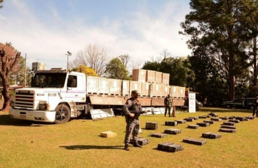 Detuvieron un camión con más de 760 kilos de marihuana en Colonia Victoria