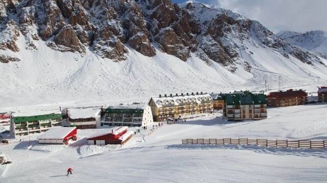 Presentan un proyecto de ley que permita concesionar lo que fuera el centro de esquí Los Penitentes por 50 años. Gentileza