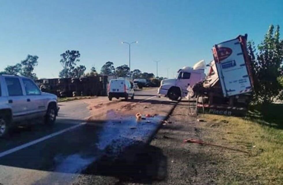 Un camión chocó por detrás a otro en la Autopista de las Serranías Puntanas