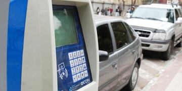 Sistema de estacionamiento medido y pago sin controles en navidad