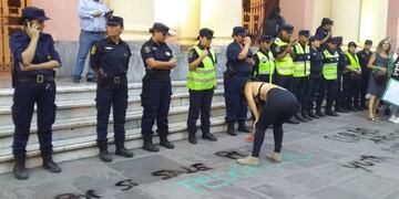 Feministas pintaron la calle de entrada a la Catedral de Salta (imagen ilustrativa)