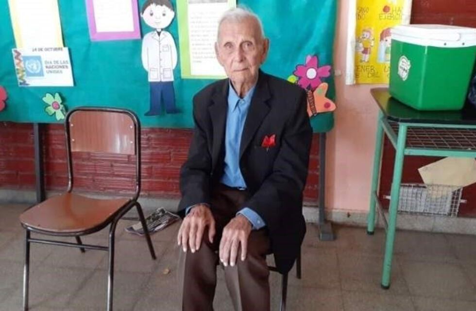 Un abuelo de 100 años no quiso perderse las elecciones