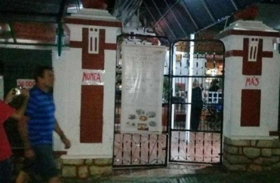 Alta Gracia: escrache a reconocido hostal que reivindicó a Videla