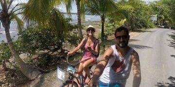 Guillermo Gómez y Romina Renaudo suelen viajar juntos y se quedaron en Bangkok junto a otros argentinos con el mismo problema\u002E (Facebook / Guille Gómez)