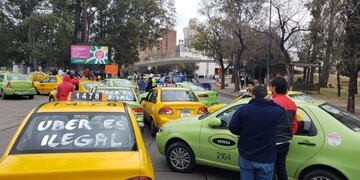 La semana pasada taxistas y remiseros protestaron en la ciudad\u002E