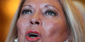 BUENOS AIRES, 09/07/2015, LILITA CARRIO EN EL ACTO CONMEMORATIVO POR EL DIA DE LA INDEPENDENCIA EM EL PALACIO SAN MIGUEL\u002E FOTO:DYN/LILIANA SERVENTE\r\n La diputada nacional, Elisa “Lilita” Carrió inauguró formalmente su campaña en el Palacio San Miguel de la Ciudad de Buenos Aires\u002E El acto se dio en el marco del festejo por el Día de la Independencia\u002E Allí, la precandidata a presidente por el frente Cambiemos se mostró segura y pronosticó que le ganará en las PASO a Ernesto Sanz y Mauricio Macri, sus competidores dentro de ese espacio, \