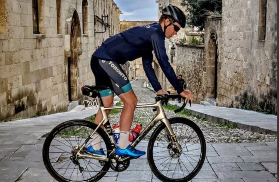 Pedaleó un día entero y rompió el Récord Guinness por una causa solidaria
