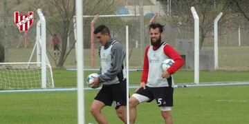 Videla y el zaguero Fernández, dos de los que estarán en once titular de la Gloria para el debut\u002E