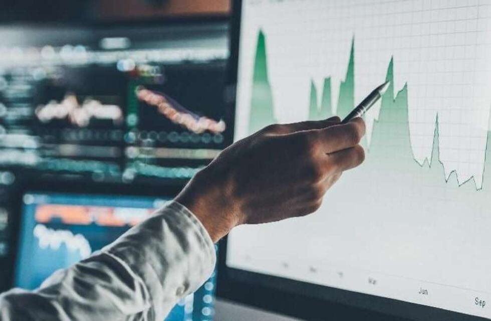 Mercados: cerró un semestre negro con suba del dólar y paliza para bonos y acciones