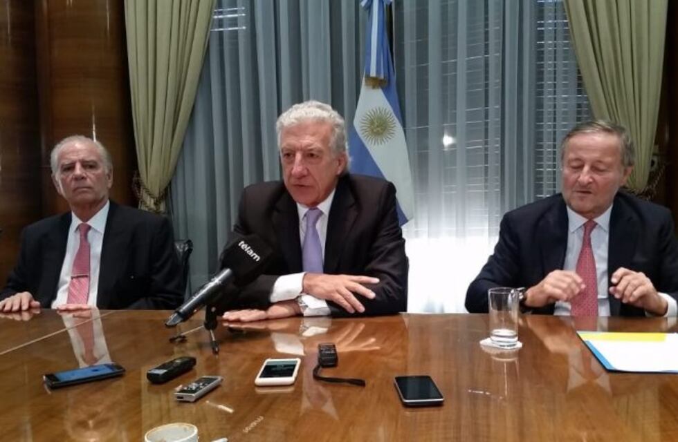 Empresarios ven una "crisis acotada" y apoyan el acuerdo con el FMI