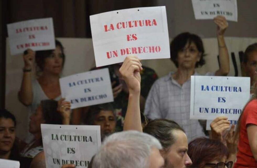 Representantes de la cultura bahiense protestaron en el recinto del HCD