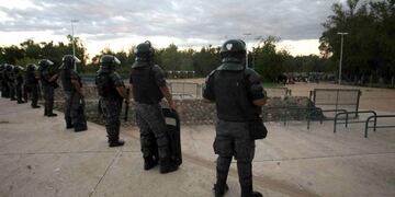 Policías en el Estadio Malvinas Argentinas\u002E