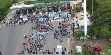 Barrios de Pie cortó el puente Chaco-Corrientes\u002E