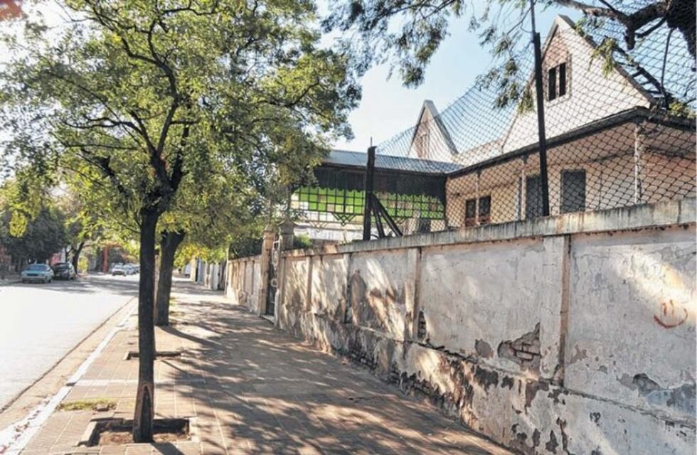 Golpearon violentamente al sereno para escapar del Valentín Vergara