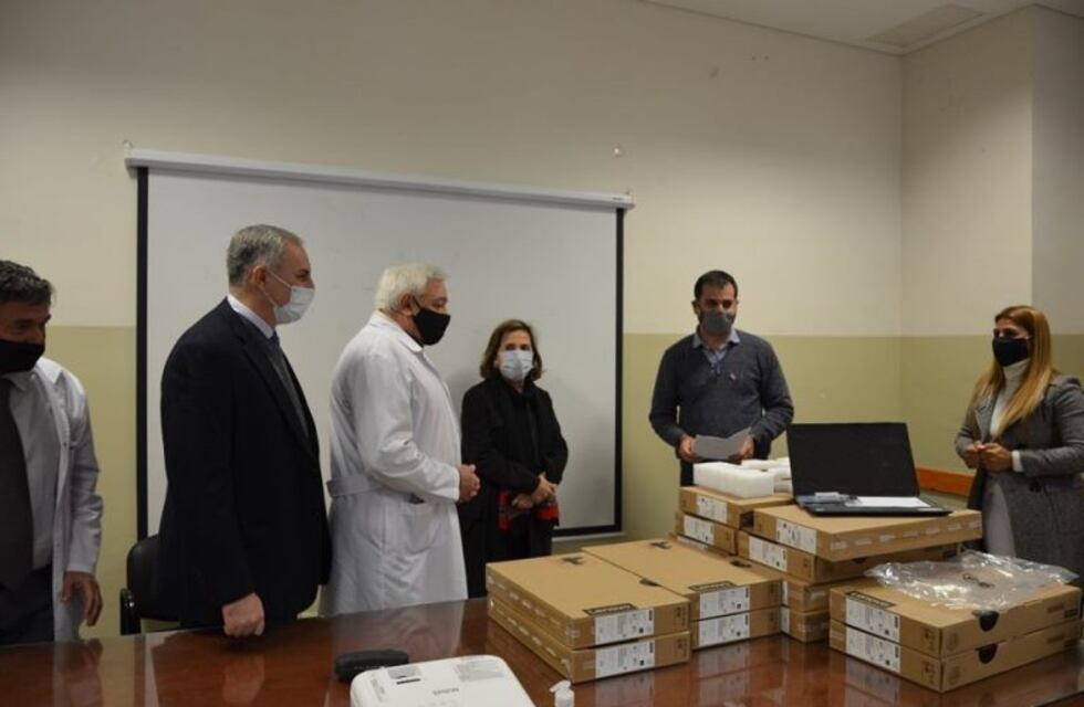 El hospital más importante de Santiago tendrá una "Unidad de comunicación virtual" con pacientes