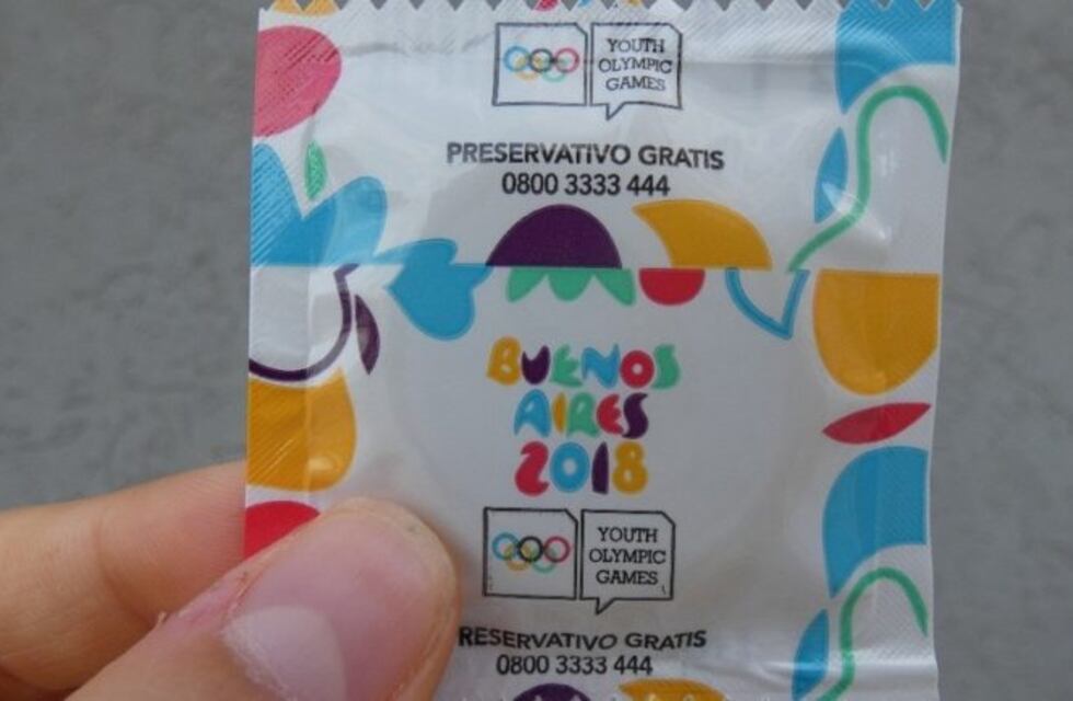 Llevan adelante una campaña de educación sexual dentro de la Villa Olímpica