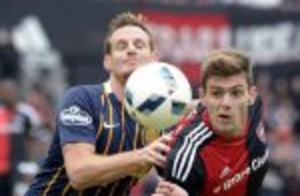 Peñarol quiere llevarse a Mauro Cetto, pero el defensor elegiría quedarse en Central