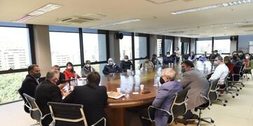 Legislatura: Jaldo se reunió con clubes de vóley de la provincia\u002E (Legislatura de Tucumán)
