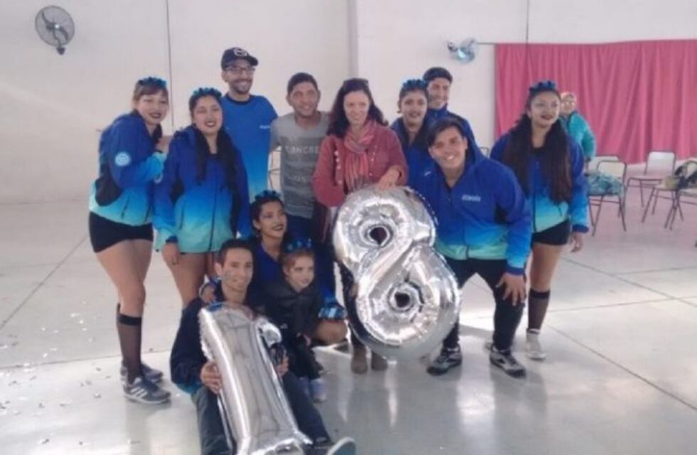 Aborto: alumnos sanjuaninos bordaron su uniforme con el logo pro vida