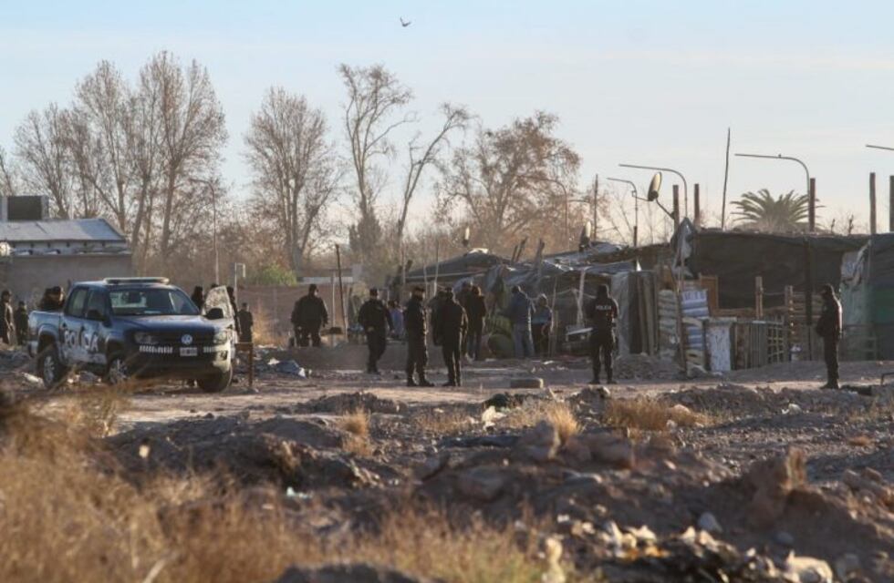 Fuerte operativo policial para desalojar un asentamiento en Mendoza