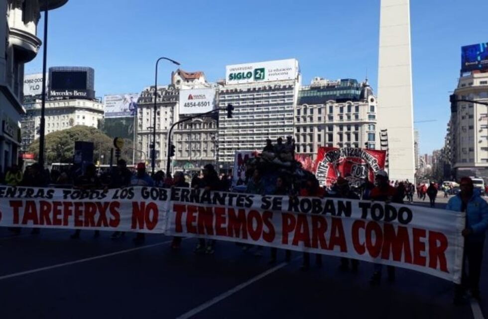 Los tareferos acampan frente al Ministerio de Trabajo hasta que obtengan respuestas