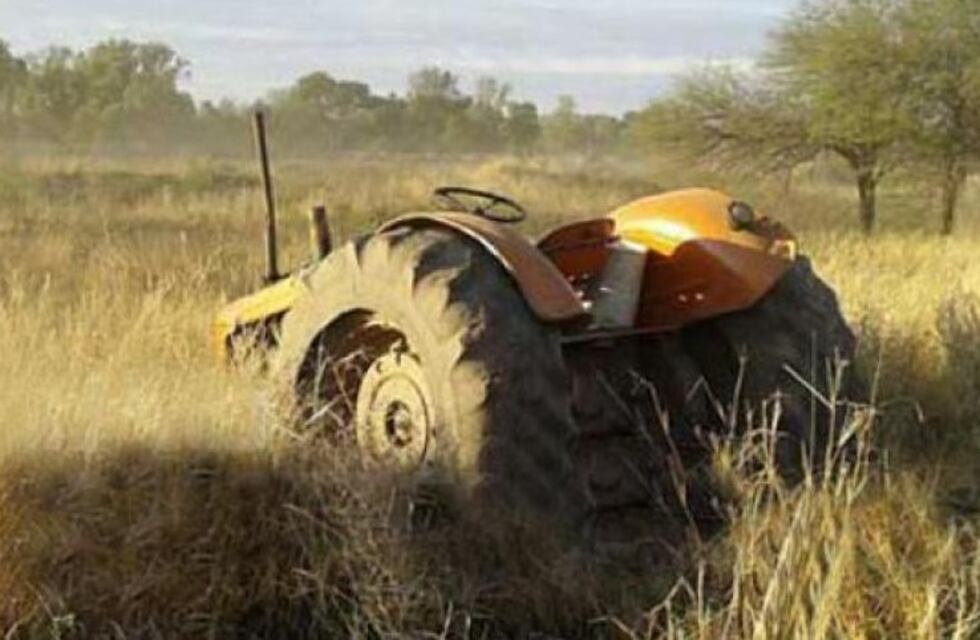 Un hombre murió aplastado por un tractor en Santiago