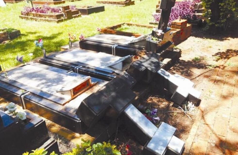 Profanaron 18 sepulturas del cementerio Sueco