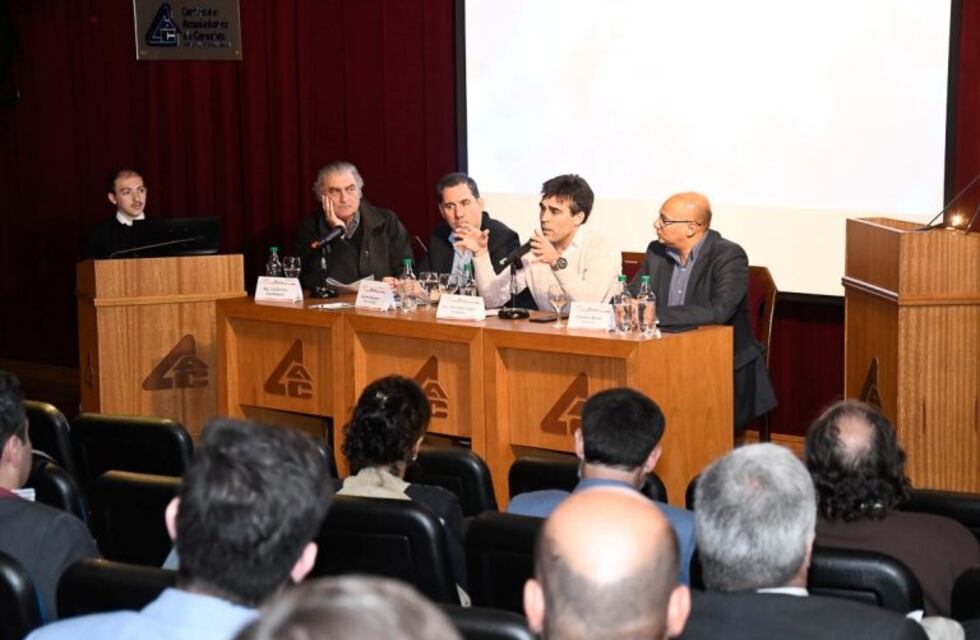 López: Hay que saber adónde tenemos que apuntar como terminal portuaria y como región