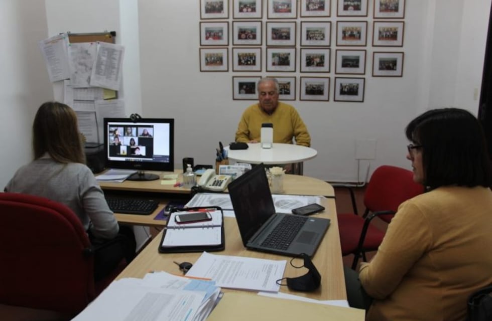 Convocan a escuelas para informar sobre las propuestas educativas y laborales de la ciudad