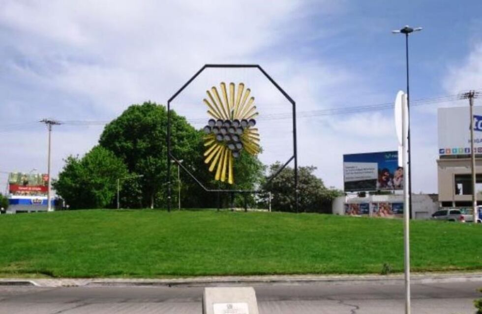 Iluminación especial para la rotonda del Mapa a tres años de la tragedia de la Cuesta