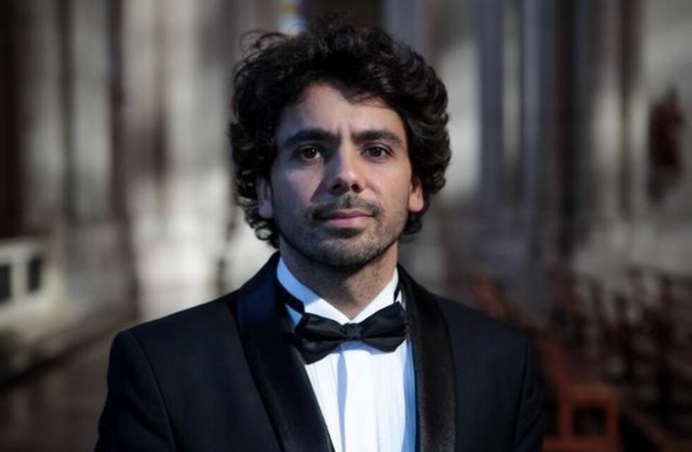 El director del Coro de Cámara de la Universidad platense, fue distinguido con un premio Konex