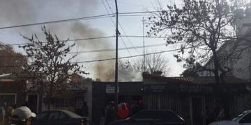 Las llamas afectaron una casa de Vu00e9lez Sarfield al 400\u002E