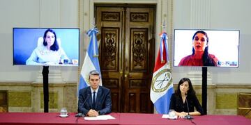 La secretaria de Cooperación Internacional e Integración Regional, Julieta de San Félix, y el secretario de Turismo, Alejandro Grandinetti, presentaron el informe sobre la cuarentena\u002E (@gobsantafe)