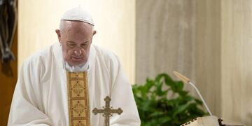 Vatican City (Vatican City State (holy See)), 17/04/2020\u002E- A handout picture provided by the Vatican Media shows Pope Francis celebrating the holy Mass at Santa Marta church, Vatican City, 17 April 2020\u002E (Papa) EFE/EPA/VATICAN MEDIA HANDOUT HANDOUT EDITORIAL USE ONLY/NO SALES