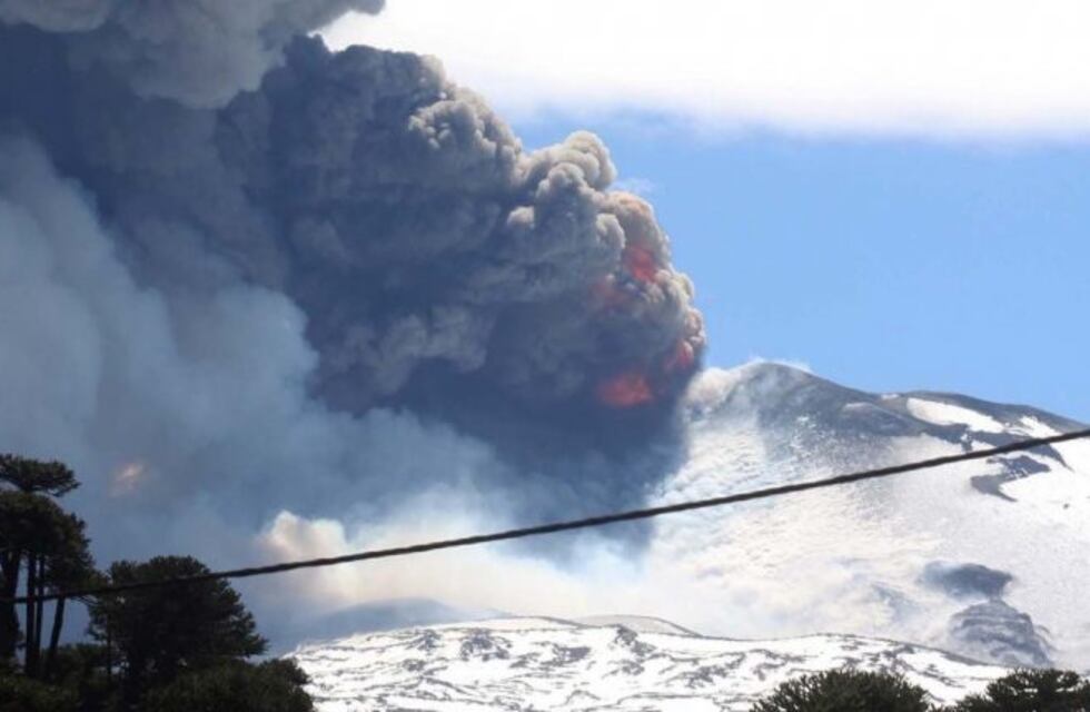 El volcán Copahue está en "alerta amarilla" y piden no acercarse