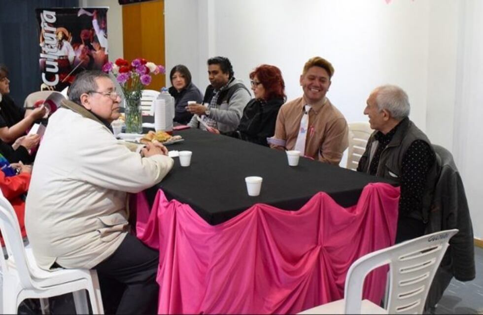 Jorge Gimenez presentó su obra literaria Raquel