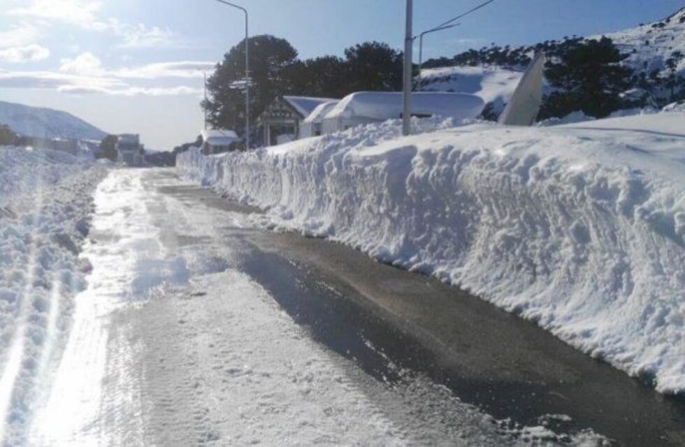 Cierran el paso internacional Pino Hachado por viento blanco