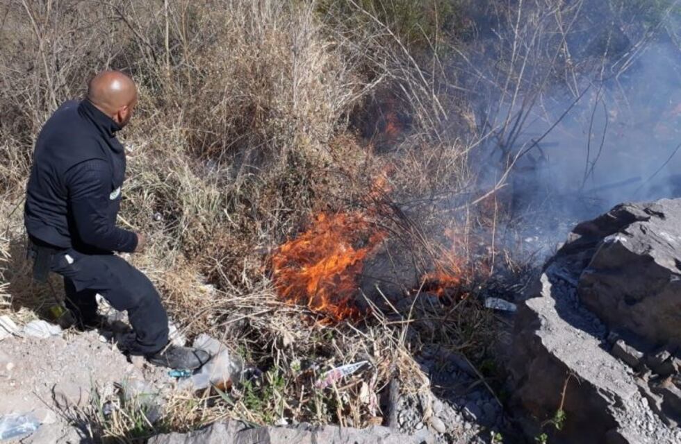 Guardaparques sofocaron un incendio en el cerro San Bernardo