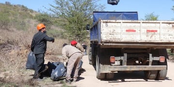 Continúa la ardua tarea de recolección de residuos en los espacios públicos de Carlos Paz