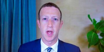 Duras críticas a Twitter, Google y Facebook en el Senado de EEUU por la moderación de los contenidos (MICHAEL REYNOLDS / POOL / AFP)