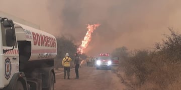 Imágenes impactantes del incendio al norte de Punilla\u002E (Foto: Twitter / Gob\u002E de Córdoba)\u002E