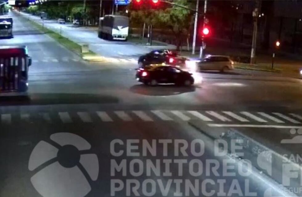 Choque en Pellegrini y Provincias Unidas: video desmiente a la conductora de la pick up