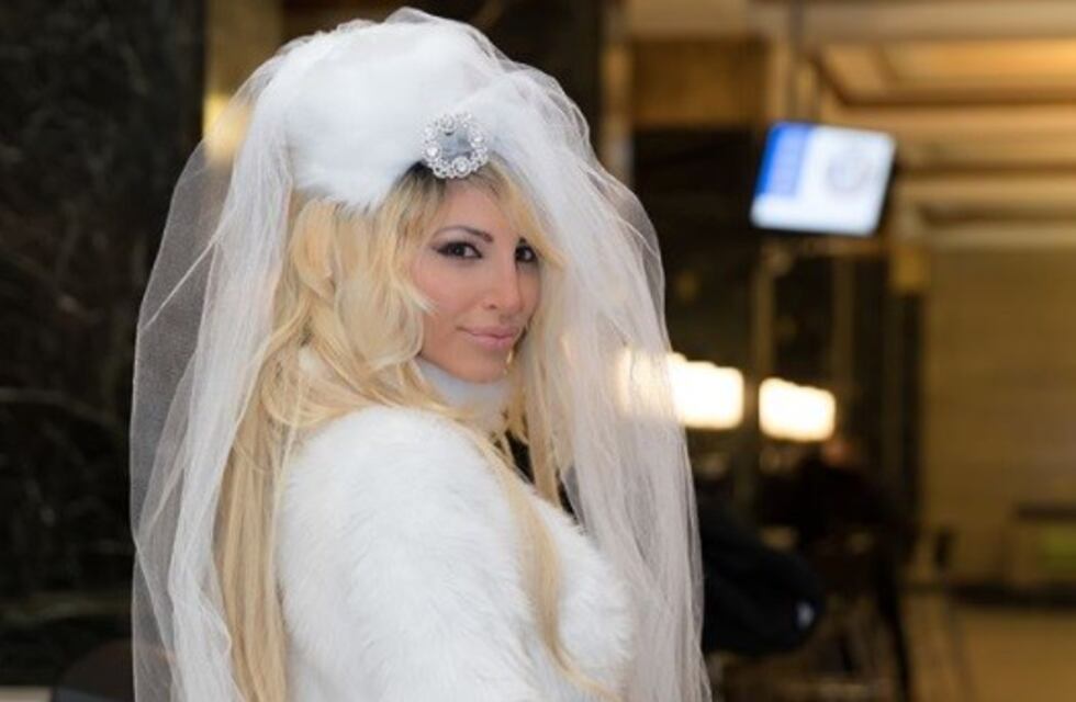 Vicky Xipolitakis mostró la ropa que usó en la noche de bodas y prendió fuego Instagram