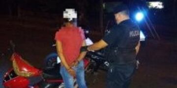El detenido además no contaba con los papeles de la moto\u002E