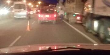 Una gan cantidad de camiones se encuentran en la zona de 3 y 26\u002E