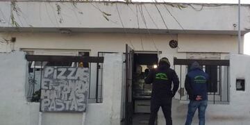Allanaron una rotisería de Mar del Plata y encontraron un local que vendía droga